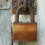 remove old rusty padlock